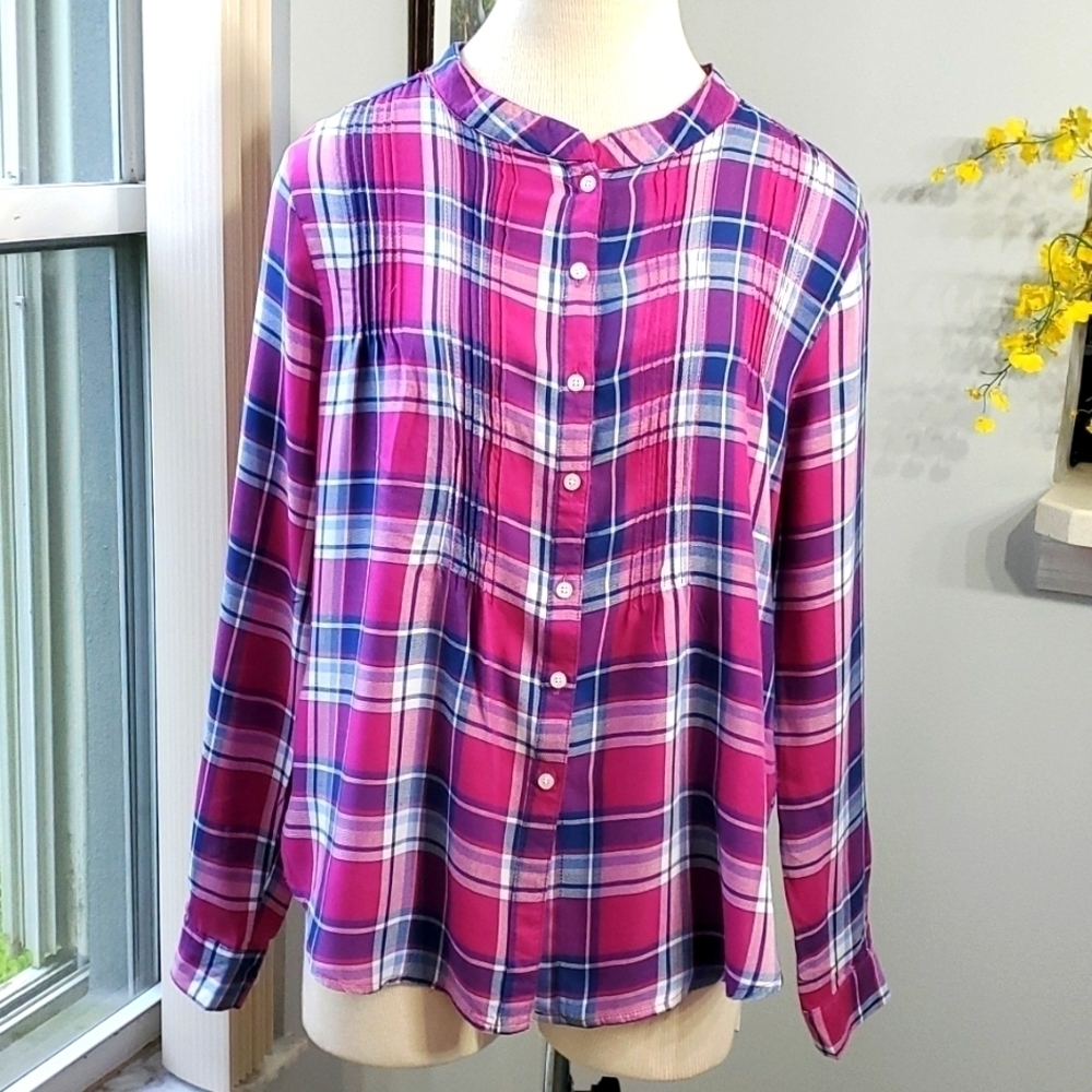 Max Jeans women's pink plaid long sleeve shirt. Lightweight and‎ soft fabric.